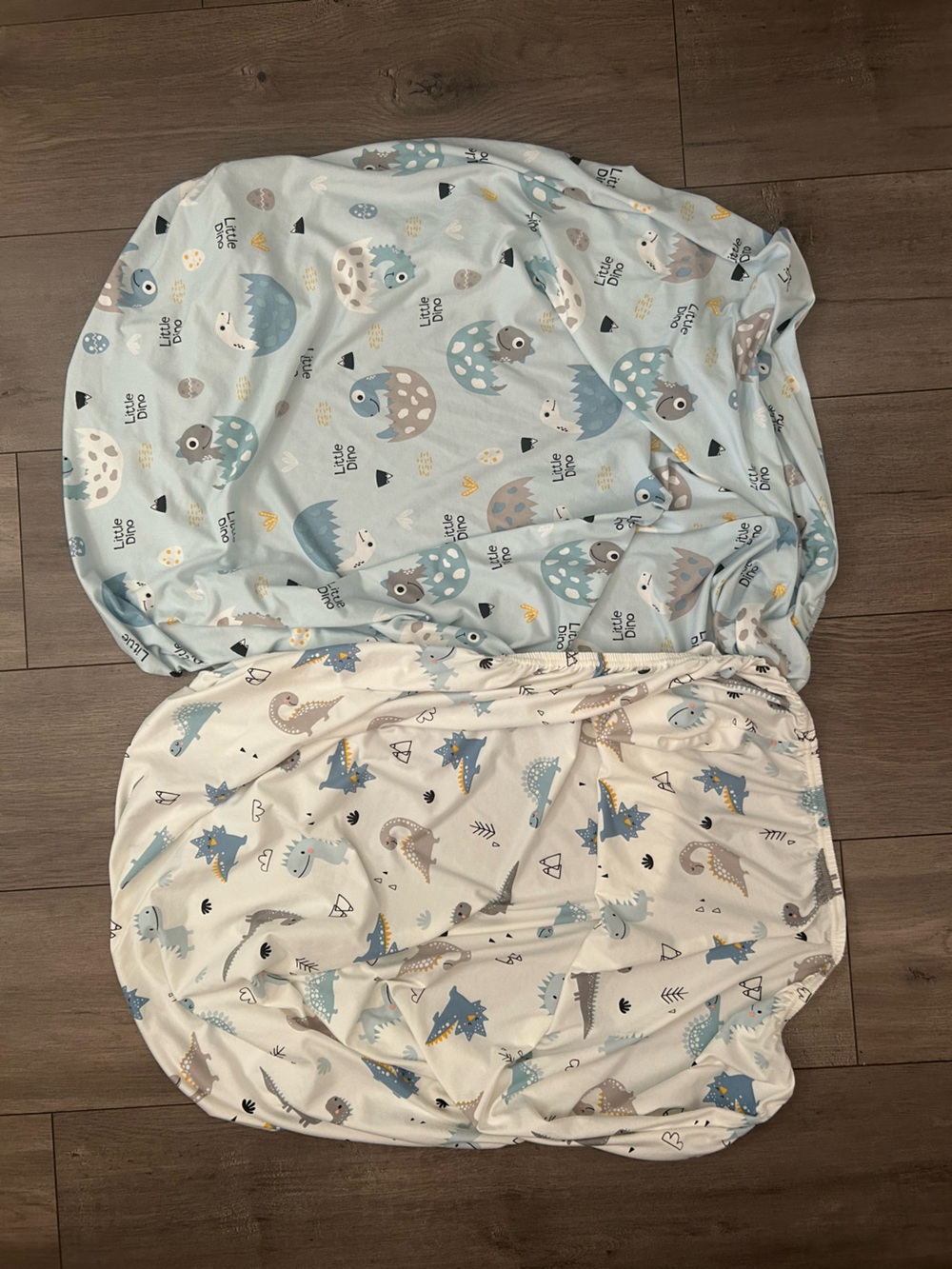 GRSSDER Stretchy Ultra Soft Fitted Bassinet Sheets in the "Happy Dinosaurs" 2-pk